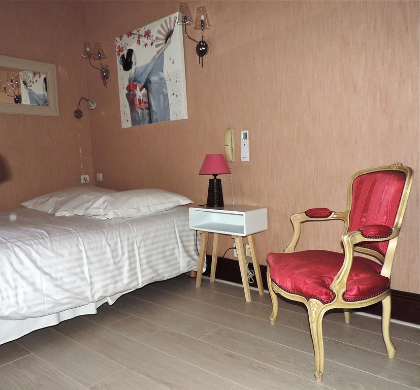 Hotel Logis Domaine Du Prieure Tonnay-Boutonne Exterior foto